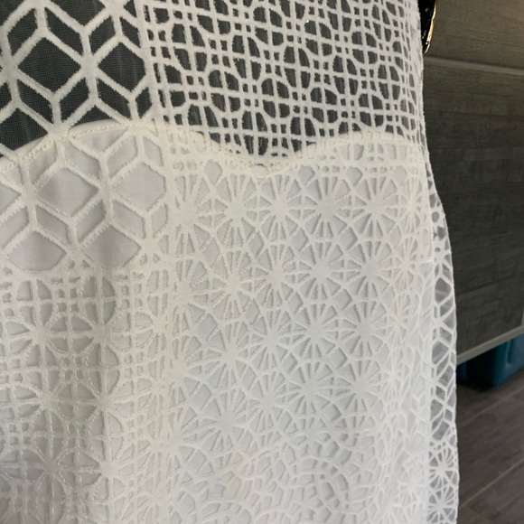 White RVCA tank - Picture 4 of 7